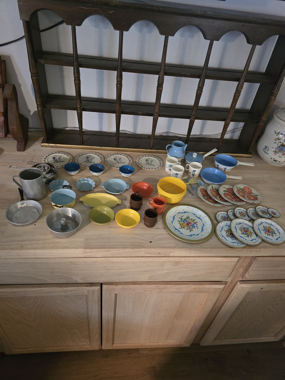 Lot Of Vintage Kids Kitchen Play Set